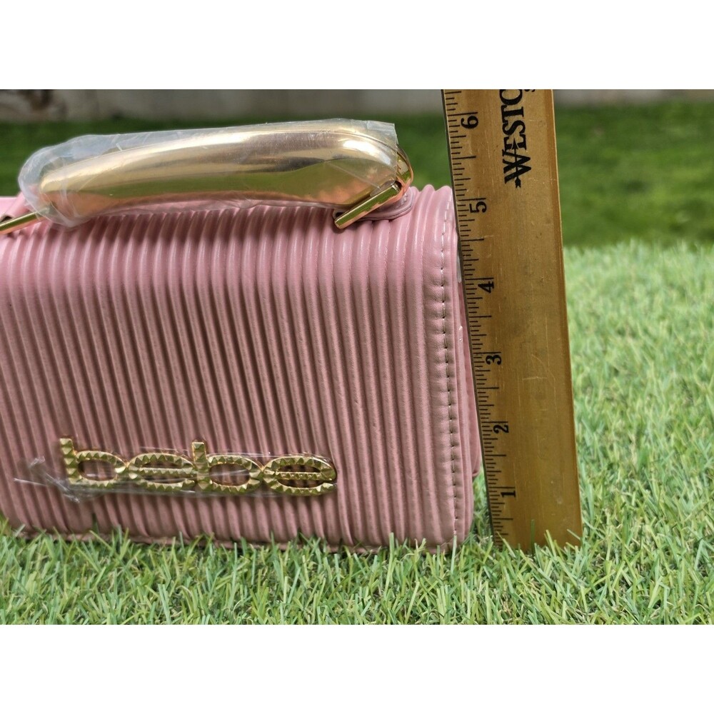 NWOT Bebe BLUSH PINK RAELYNN CROSSBODY CLUTCH W/GOLD METAL HANDLE Shoulder Strap - Picture 3 of 13
